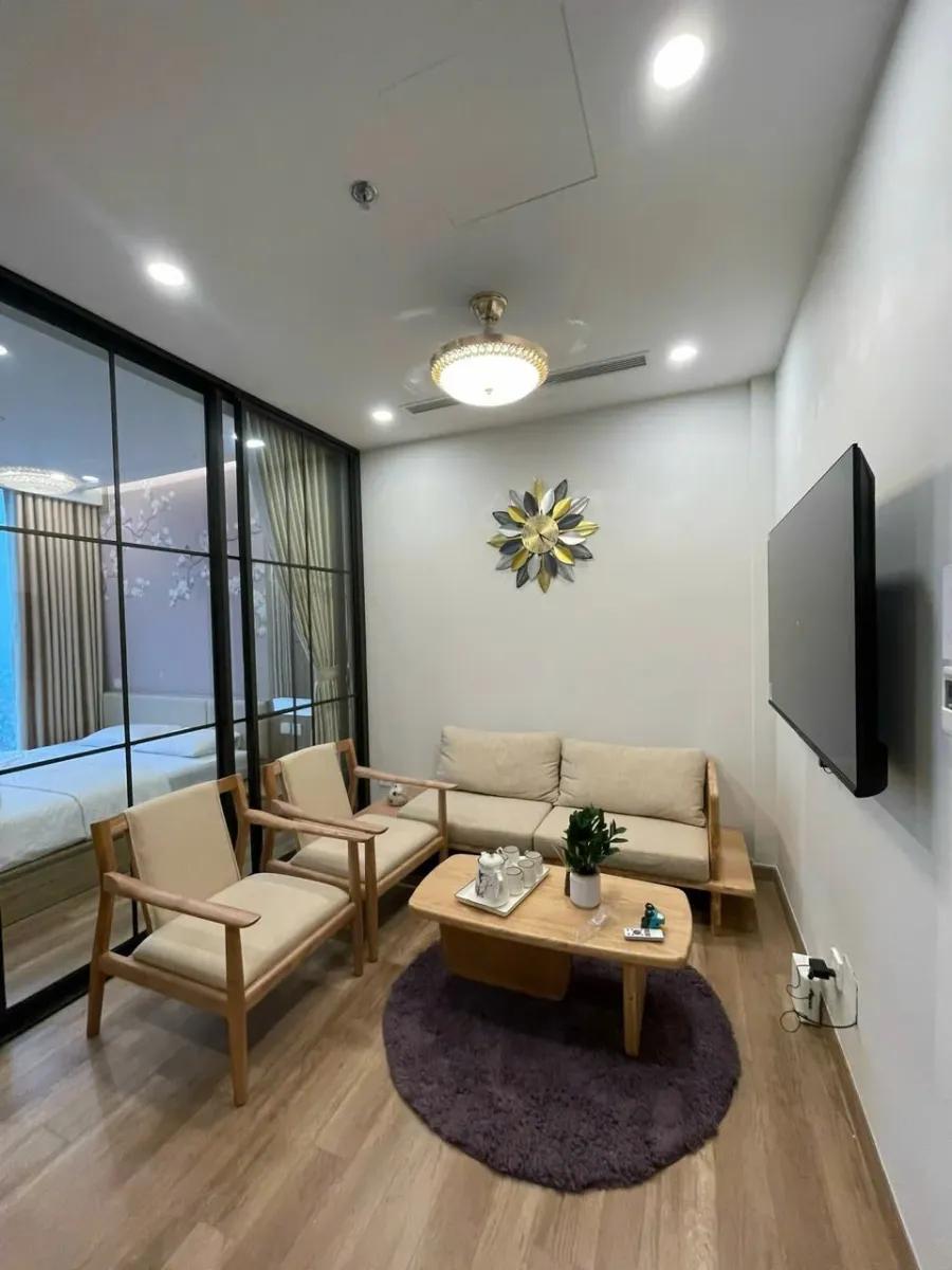 Luxury 1 Bedroom Apartment with Peaceful Red River View