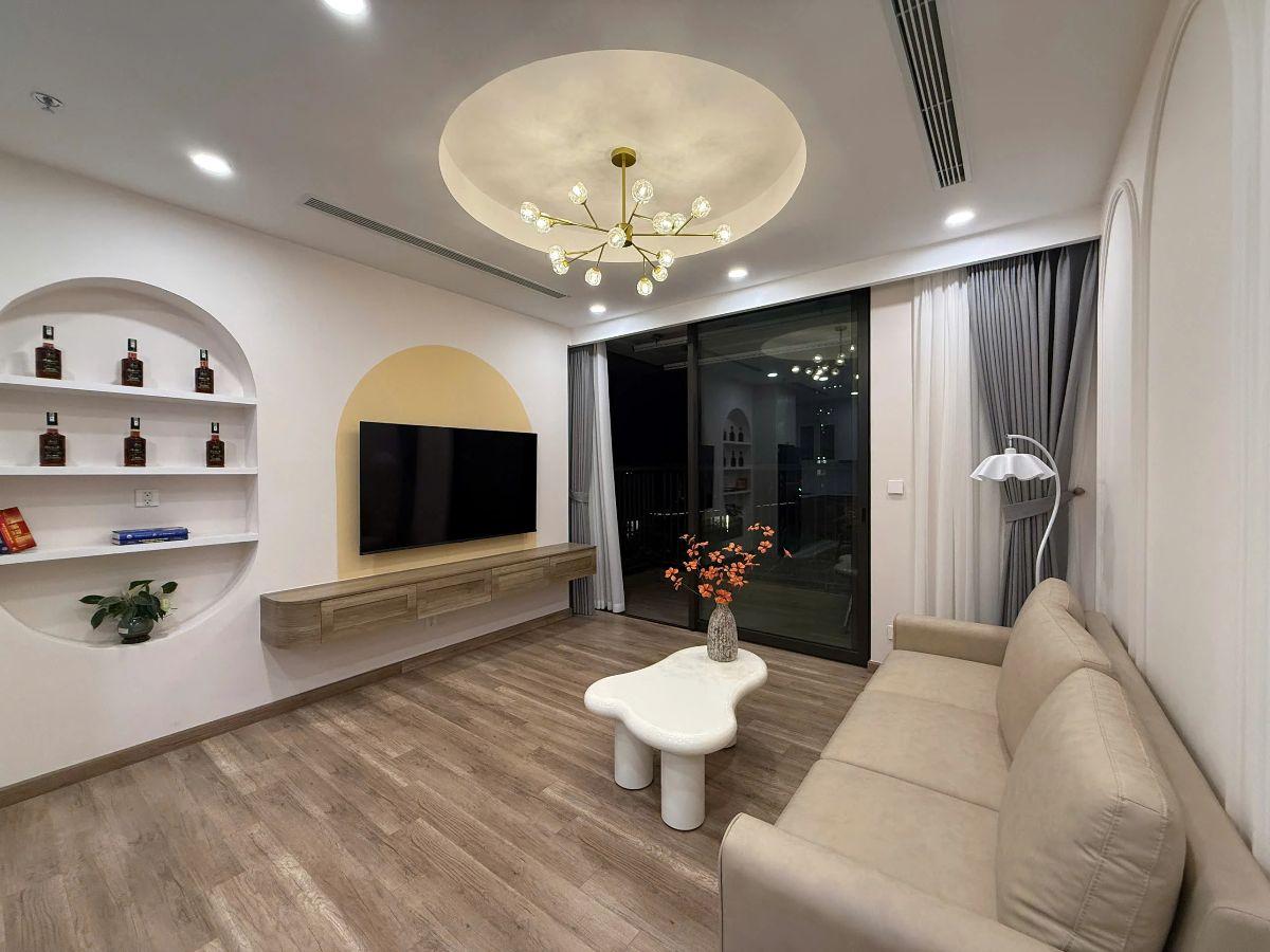 Bright 3 Bedroom Apartment with Swan Lake View Ecopark